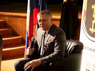Premiér Robert Fico diskutoval so študentmi v Handlovej
