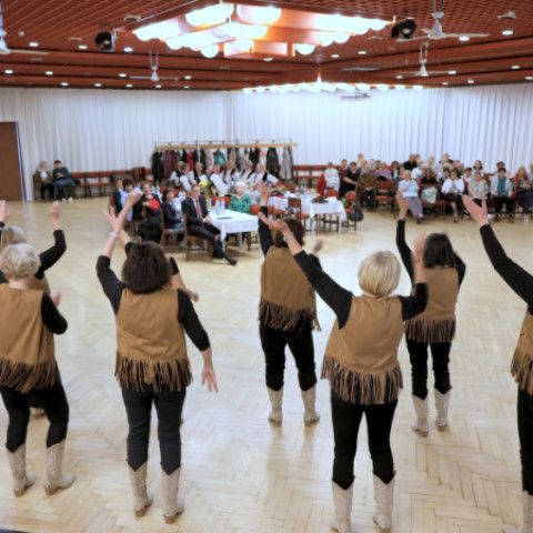 Babička roka 2026: Senický dom kultúry tlieskal pätnástim úžasným dámam!