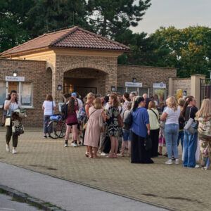 Predpremiéra filmu Bardotky zaplnila amfiteáter