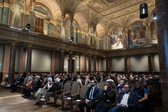 „Utódja nagy elődöknek – nagy elődje utódoknak”: Solymosi László köszöntése (Ünnepi kiadványok az Akadémián 3.)