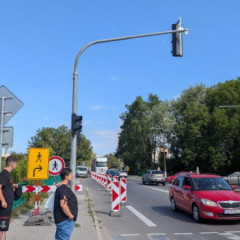 Začína sa oprava chodníkov pri Lidli