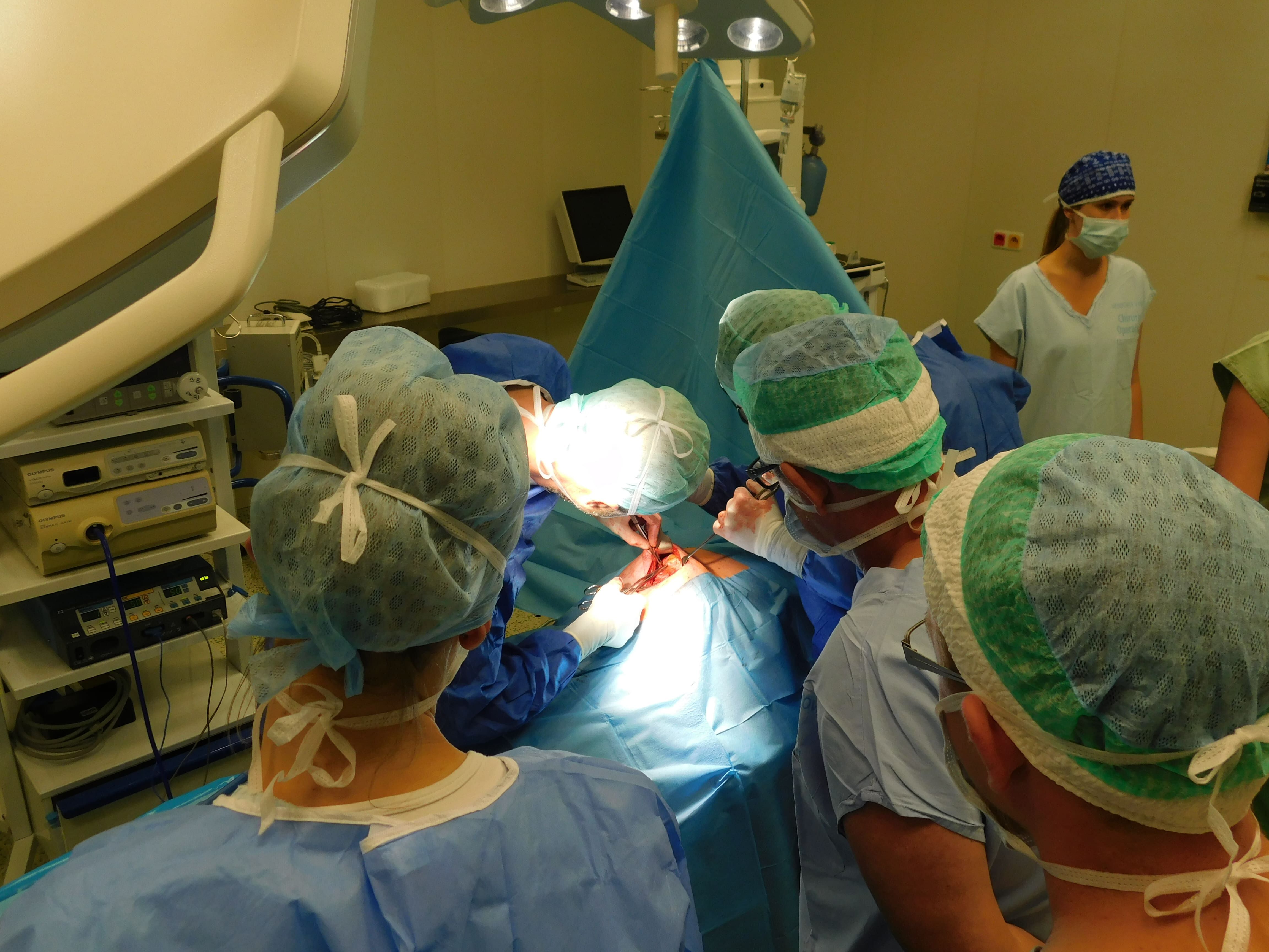 Vyškovská chirurgie je školícím centrem pro operaci kýl  technikou MILOS s použitím moderních implantátů