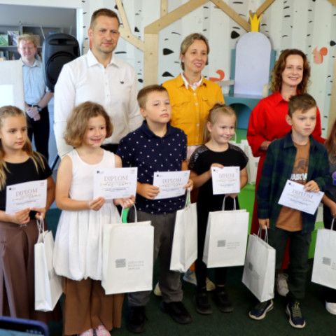 Dobšinského rozprávka Myšacia bundička ožila v 152 detských obrázkoch