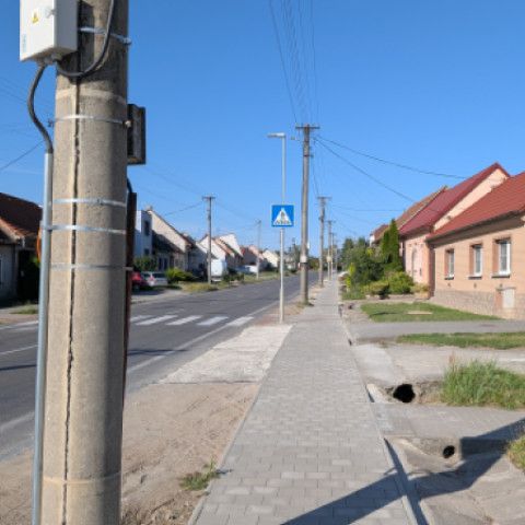 V Čáčove dokončili opravu chodníka