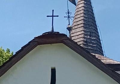 VZÁCNE FRESKY LUDROVSKÉHO KOSTOLÍKA OCHRÁNI NOVÁ STRECHA
