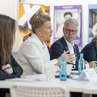 Austausch zwischen Ministerin und Wirtschaft: Welche Chancen bieten Künstliche Intelligenz und Digitalisierung?