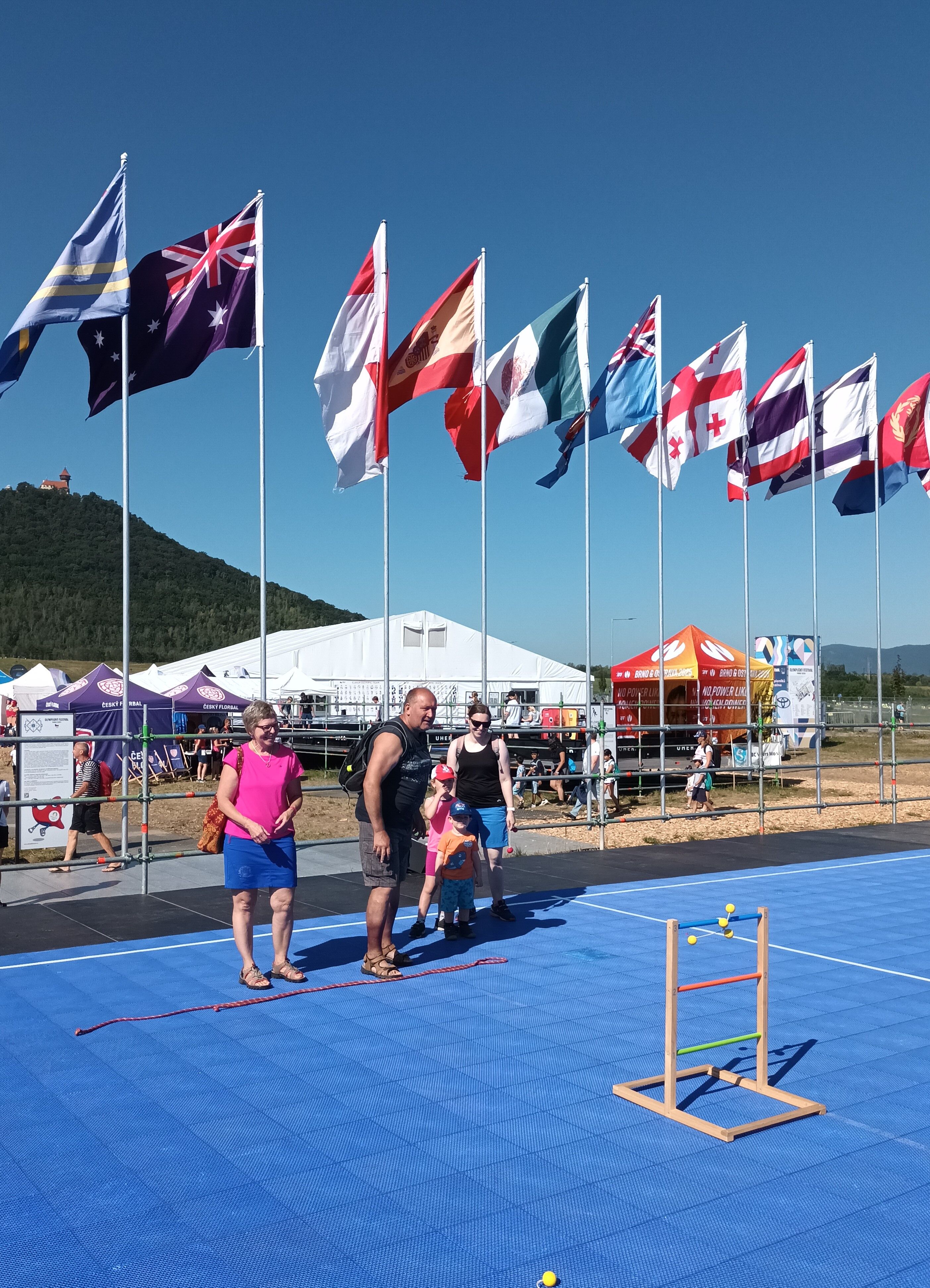 Olympijský festival U Jezera Most přivítal seniory na dni plném sportu a zábavy