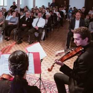 Foto/Video: Melódie sveta zazneli v seneckej synagóge