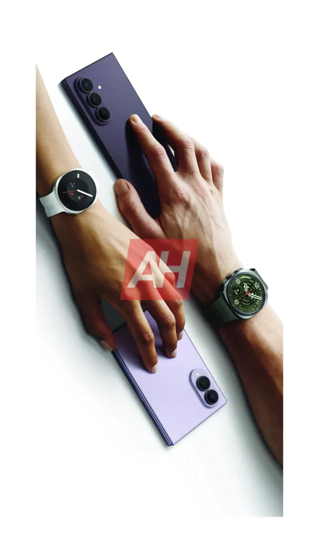Samsungu unikli nové rendery. Odhalili skladacie smartfóny aj hodinky ešte pred premiérou