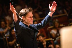 Ausverkaufte Philharmonie: UKB macht Hirnforschung zum Konzerterlebnis