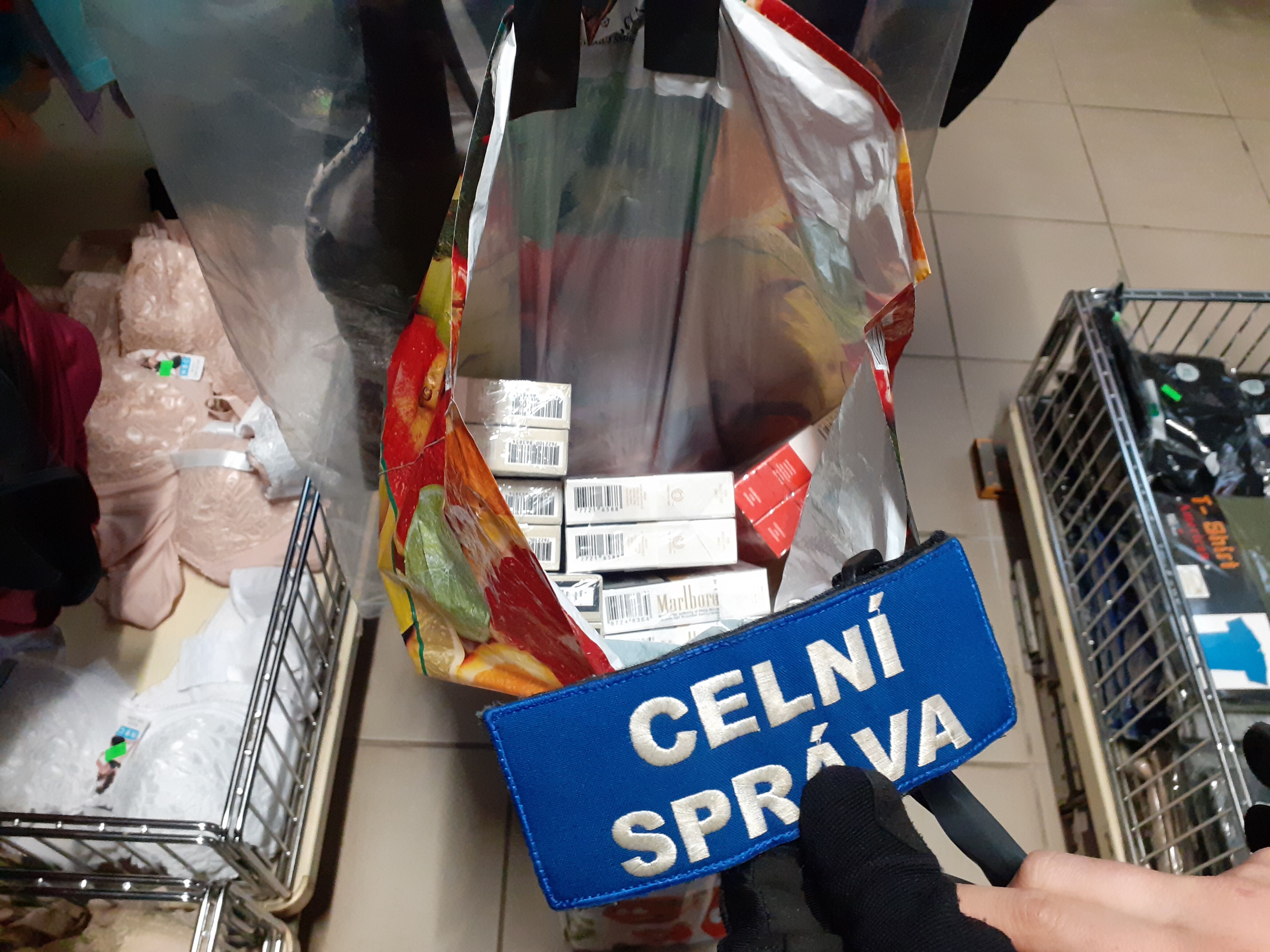 Cigarety v plavkách
