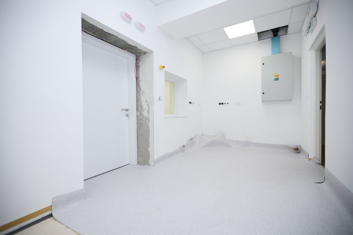 Do michalovskej nemocnice dorazil nový lineárny urýchľovač. Pracovisko prerábajú za vyše 4 milióny eur