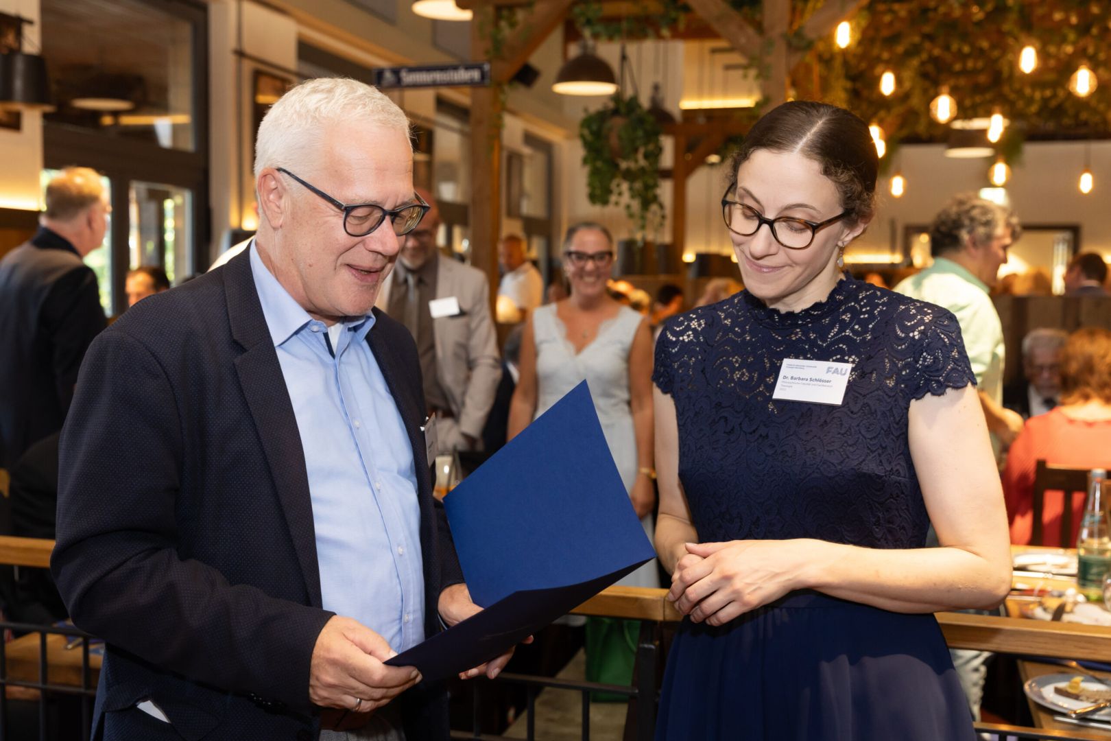 Alumni im Mittelpunkt: Erfolge feiern – Generationen verbinden.