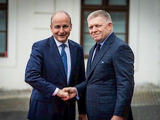 "V4 JE OPÄŤ ŽIVÁ" - predsedovia vlád krajín V4 rokovali na Bratislavskom hrade aj s írskym premiérom