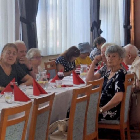 Slovenský zväz telesne postihnutých v Senici zablahoželal jubilantom