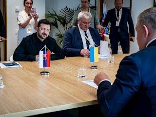 Premiér R. Fico sa v Bruseli stretol s ukrajinským prezidentom V. Zelenským