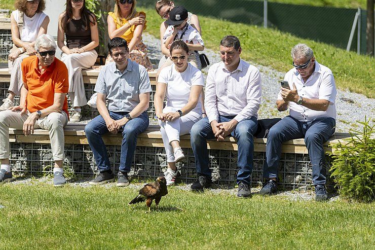 Gelungenes Familienfest im Ötzi-Dorf & Greifvogelpark Umhausen