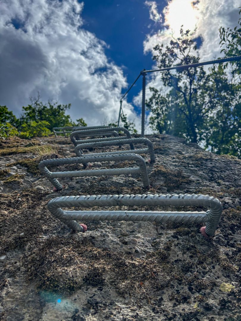 Új kaland vár Gömör szívében: megnyílt a Hrádok via ferrata – Miko vas-útja