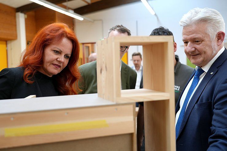 LRin Hagele: „Duale Ausbildung sichert Fachkräfte von morgen“