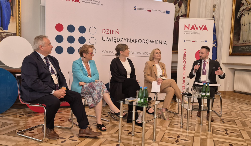 Nauka po polsku czy po angielsku? Eksperci o przyszłości akademickiego dyskursu