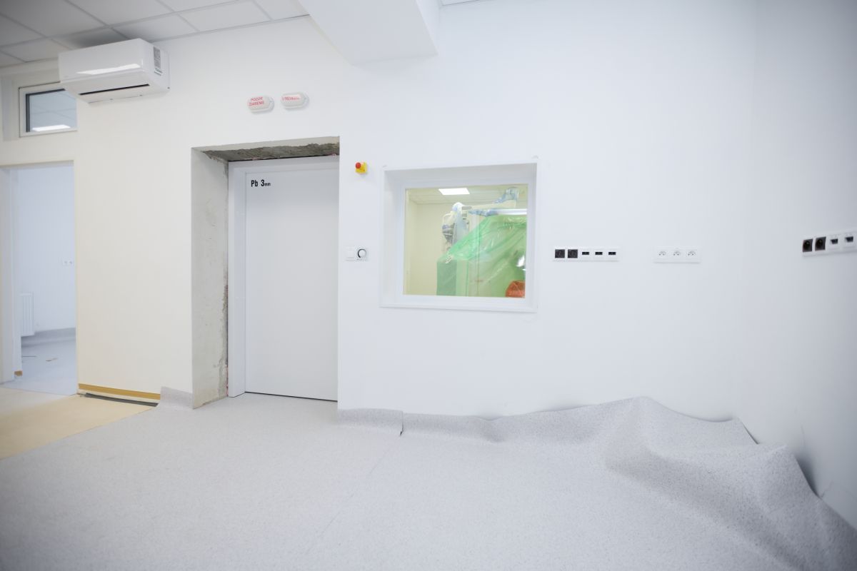 Do michalovskej nemocnice dorazil nový lineárny urýchľovač. Pracovisko prerábajú za vyše 4 milióny eur