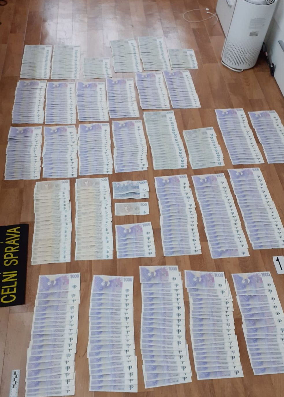 Na Karlovarsku zajistili celníci cigarety za více než tři miliony korun