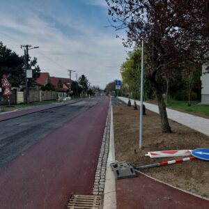 Asfaltovanie vozovky na Svätoplukovej pokračuje