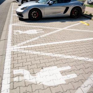 Nové nabíjacie stanice pre elektromobily budú v prevádzke od 1. augusta