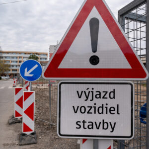 Zmena organizácie dopravy okolo polikliniky a avízo nových vstupov do ambulancií