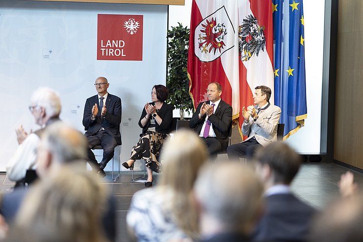 Land Tirol überreichte Bundesauszeichnungen