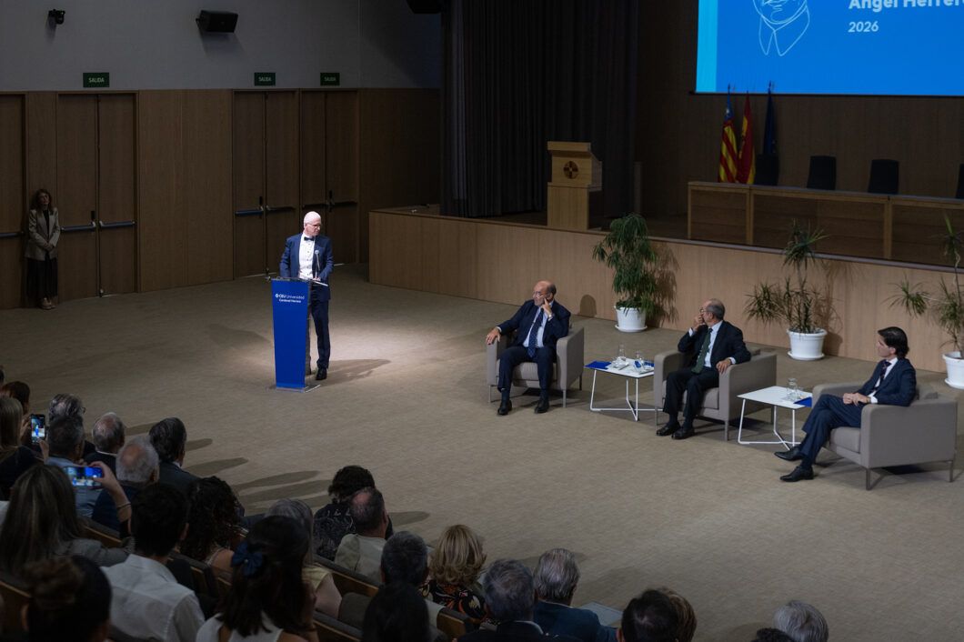 La CEU UCH reconoce la trayectoria de Ángel Expósito con el VII Premio Ángel Herrera Oria de Periodismo