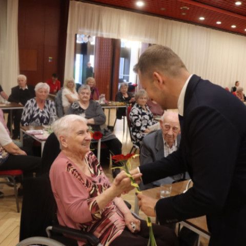 Mesto Senica s úctou privítalo svojich tohtoročných jubilantov