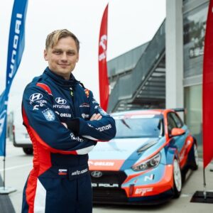 Senčan Maťo Homola mieri za obhajobou titulu v pretekoch automobilov do vrchu