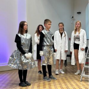 Súkromná ZŠ v skvelej adaptácii Čapkovho diela RUR