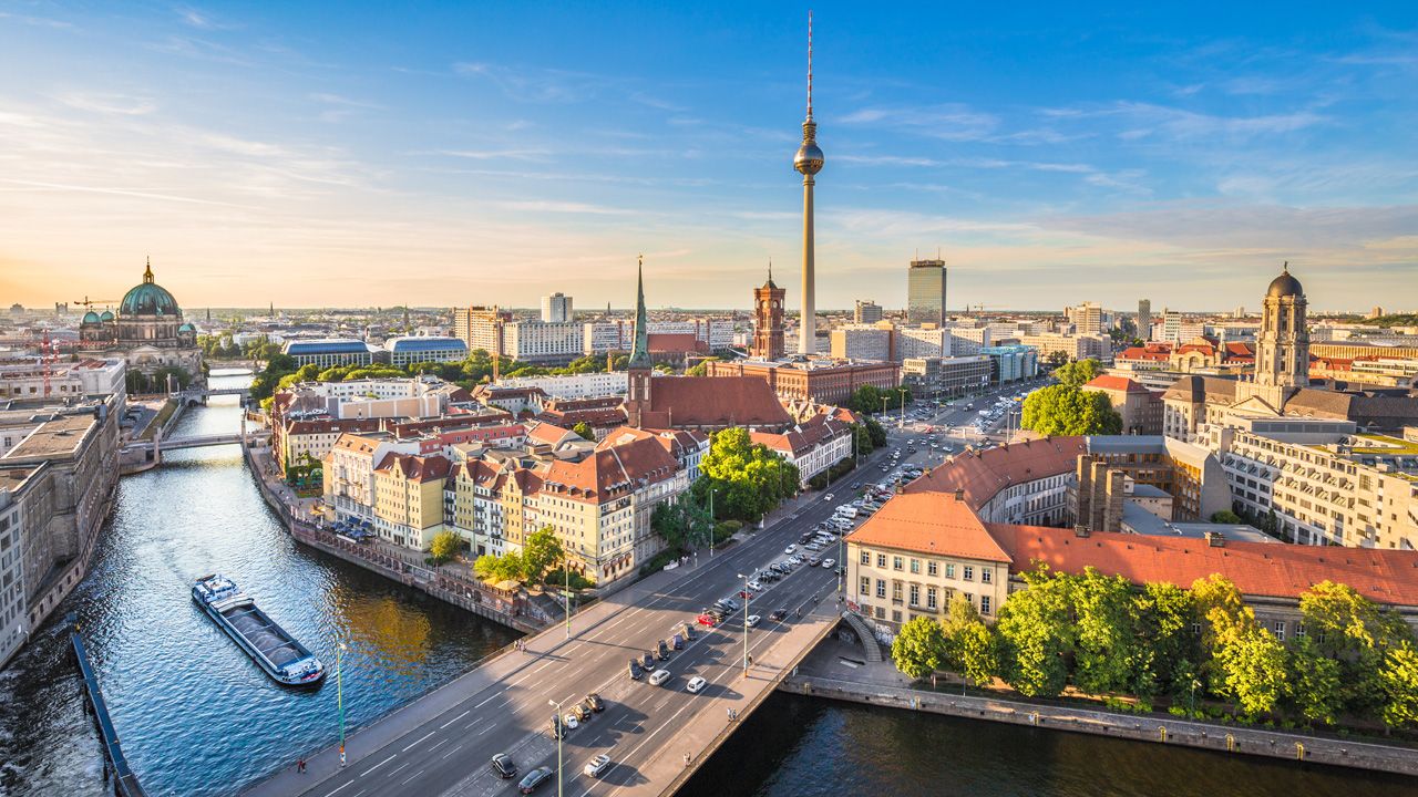 Mehr Wettbewerb im Berliner Glasfasermarkt Telefónica Deutschland vermarktet Festnetzangebote der Marke O2 auf dem Glasfasernetz von mih NET Berlin