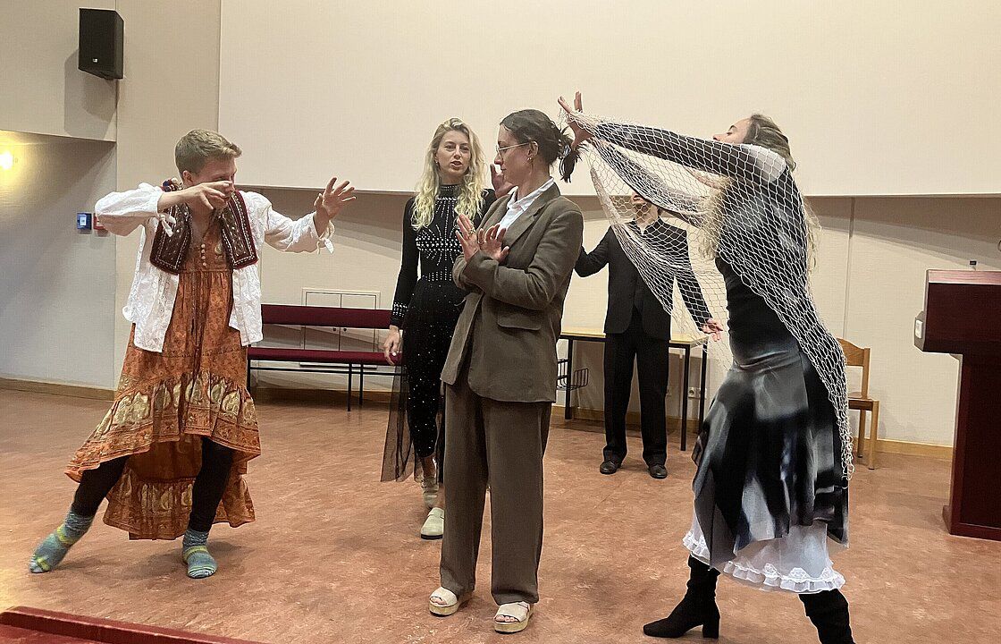 Heinrichs Dorftheater Doktormutter Faust feiert im Juli Premiere