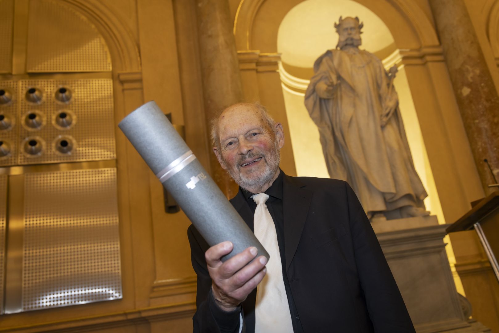 Mit 93 Jahren zum Doktorat: Eugen Gross feiert Promotion