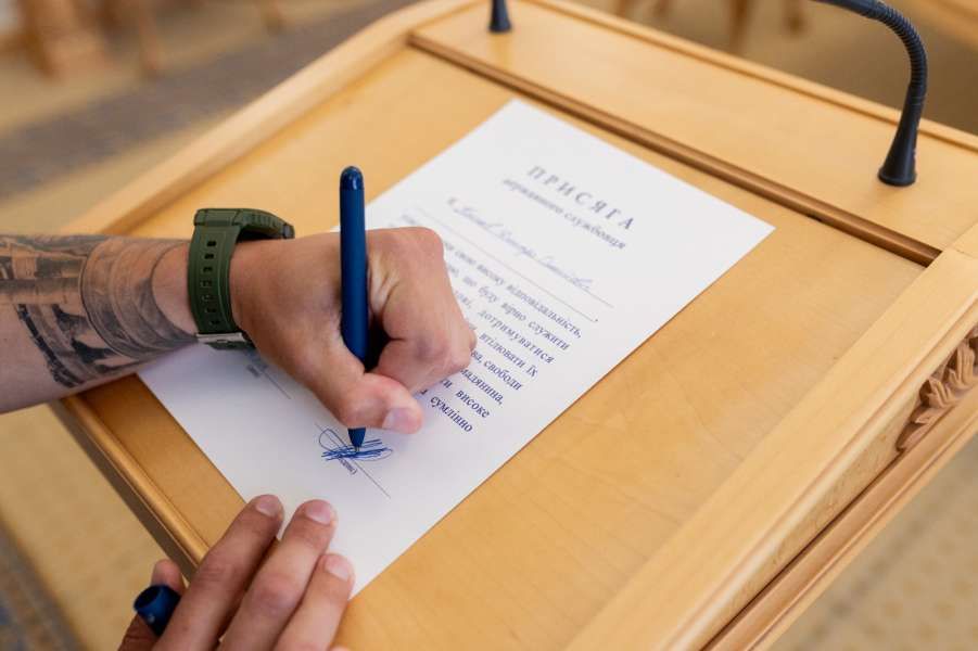 Від оборони кордонів до державної служби: до команди Апарату Парламенту приєднався захисник України