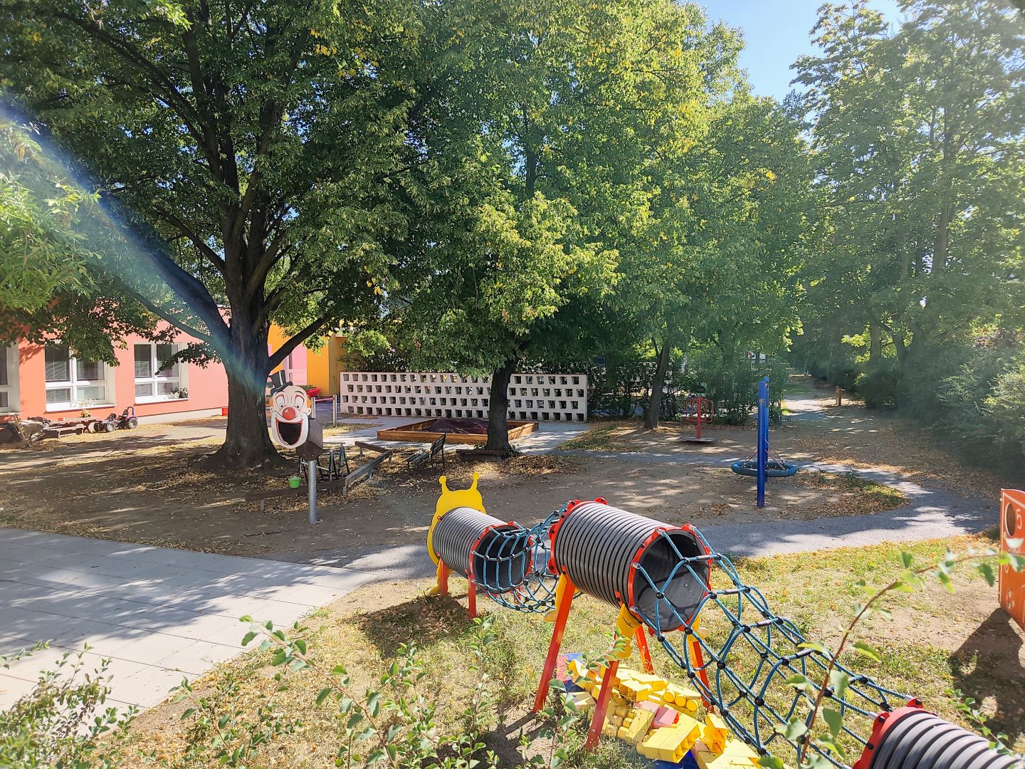 Město dokončilo modernizaci areálu Mateřské školy U Pejska a kočičky
