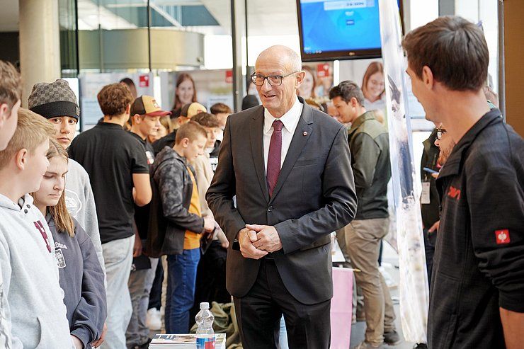 Jungtalent trifft Adler: Lehrlingsmesse im Landhaus