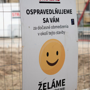 Zmena organizácie dopravy okolo polikliniky a avízo nových vstupov do ambulancií