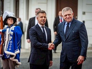 "V4 JE OPÄŤ ŽIVÁ" - predsedovia vlád krajín V4 rokovali na Bratislavskom hrade aj s írskym premiérom