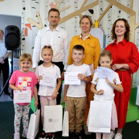 Dobšinského rozprávka Myšacia bundička ožila v 152 detských obrázkoch