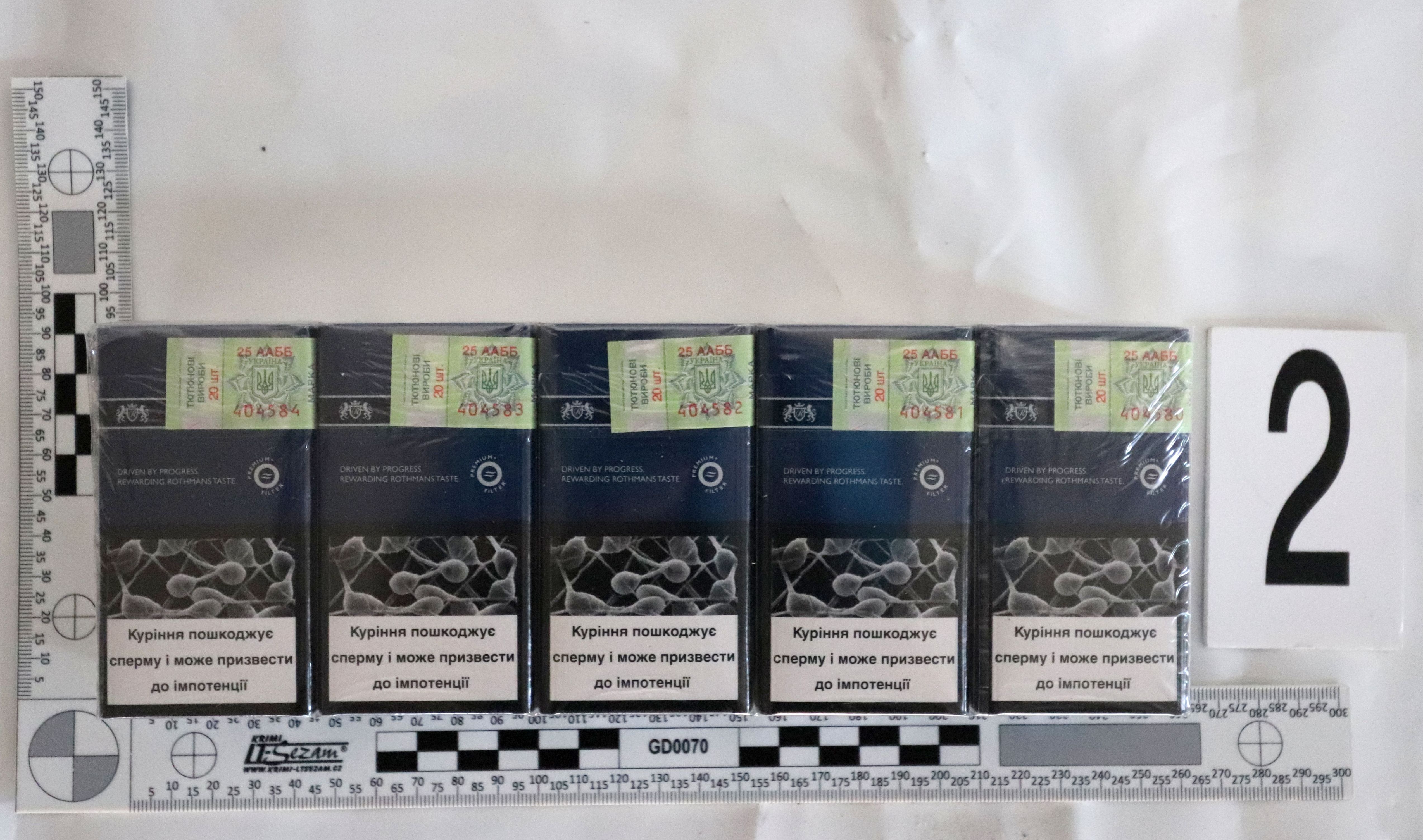 Celníci odhalili nelegální obchod s cigaretami za desítky milionů korun