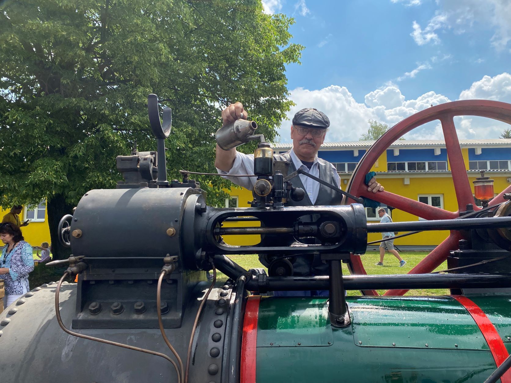 V Čáslavi se rozjede stoletý stařík! Tradiční Pradědečkův traktor v NZM Čáslav již podevatenácté