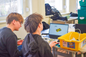 Žiaci seneckej základnej školy s VJM vytvorili jedinečnú únikovú miestnosť