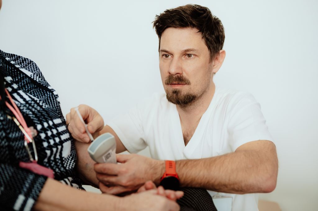 Galantská nemocnica otvorila zrekonštruovanú časť neurologického oddelenia. Nové priestory zlepšujú starostlivosť aj komfort pacientov