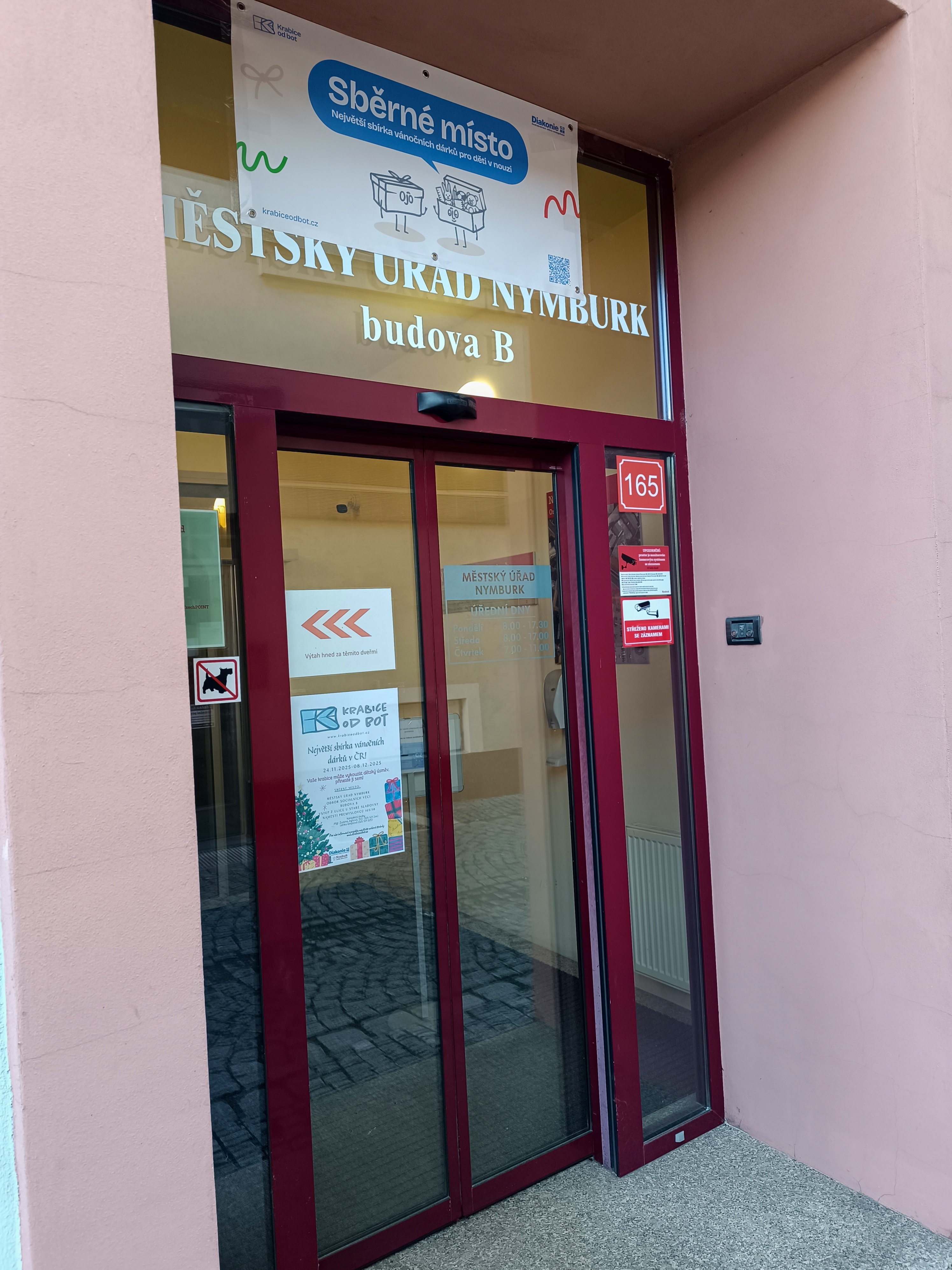 Nymburk se poprvé zapojil do celostátní charitativní sbírky „Krabice od bot“