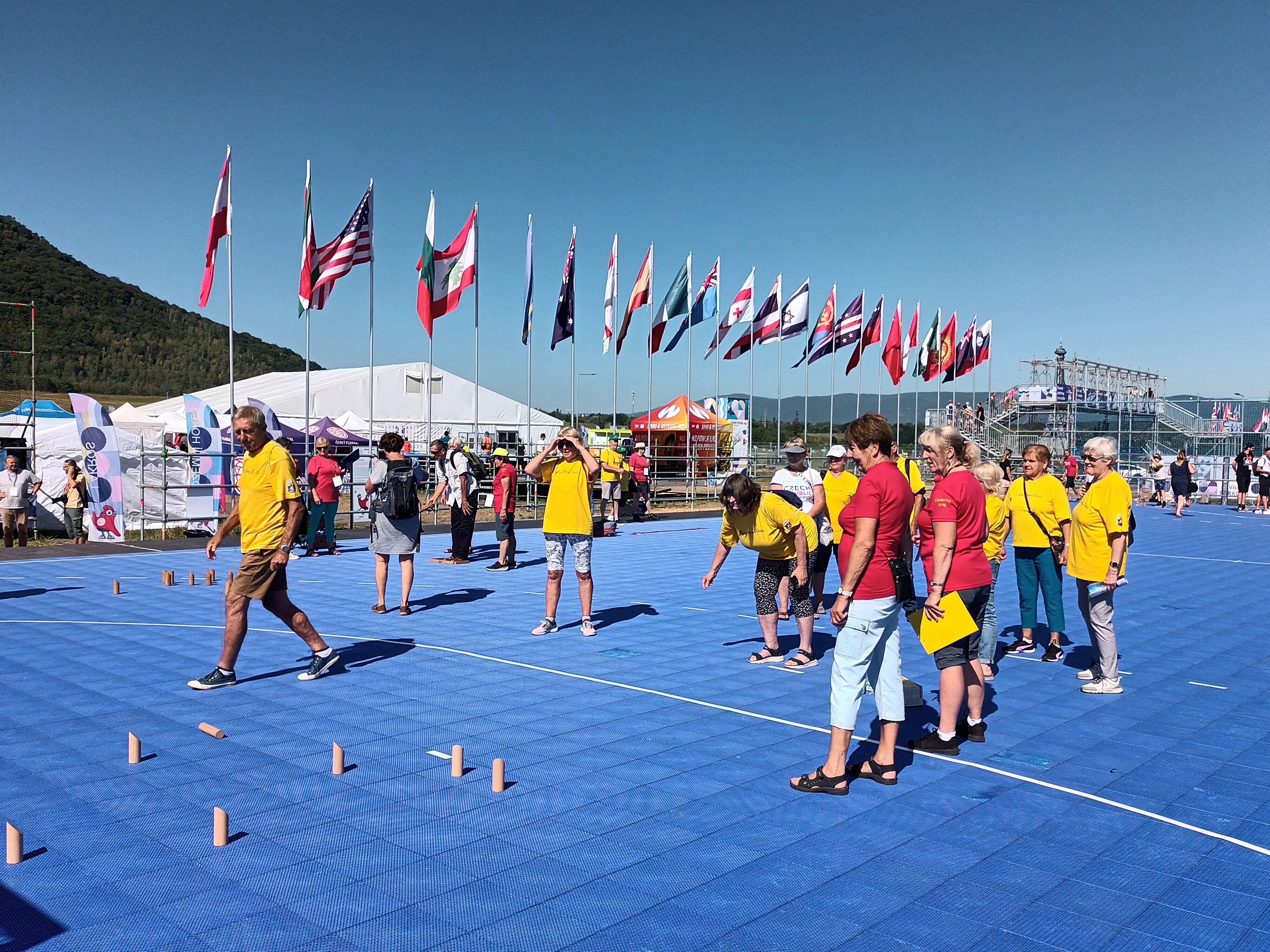 Olympijský festival U Jezera Most přivítal seniory na dni plném sportu a zábavy