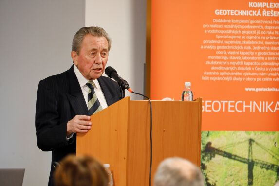 Odborný geotechnický seminář 2025 byl věnován 80. narozeninám Ing. Vítězslava Herleho